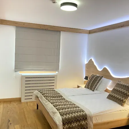 333 Vucko Private Host 아파트 4*