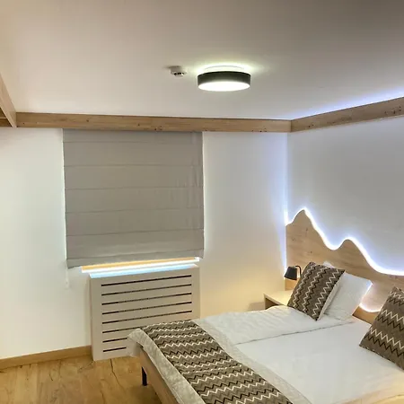 333 Vucko Private Host 아파트 4*