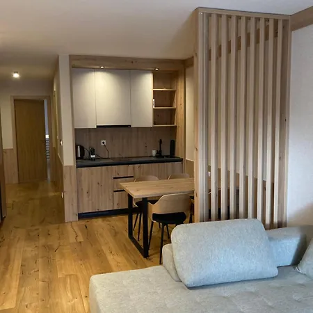 333 Vucko Private Host