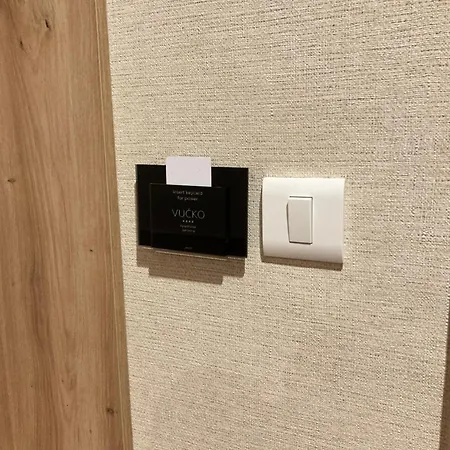 333 Vucko Private Host