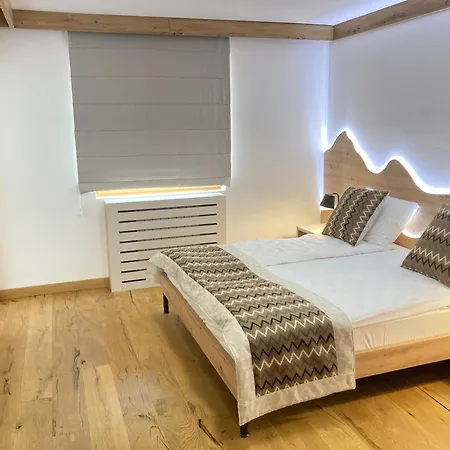 333 Vucko Private Host 아파트 4*